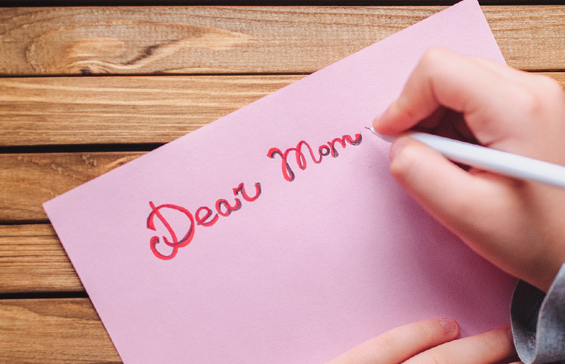 How to Write an Unforgettable Mother’s Day Card