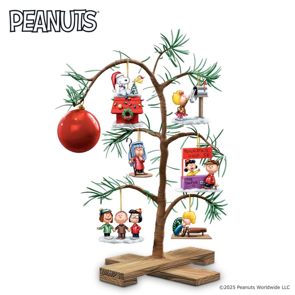 PEANUTS Classic Holiday Memories Tabletop Tree